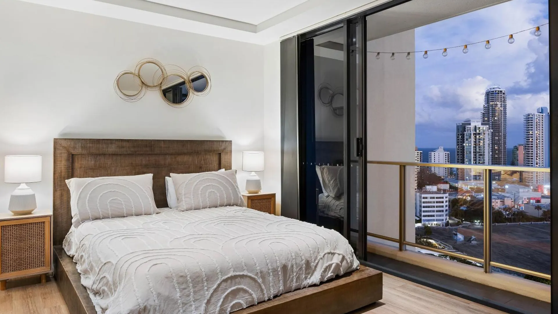 شقة Surfers Paradise Stunning Getaway With Ocean And River Views غولد كوست