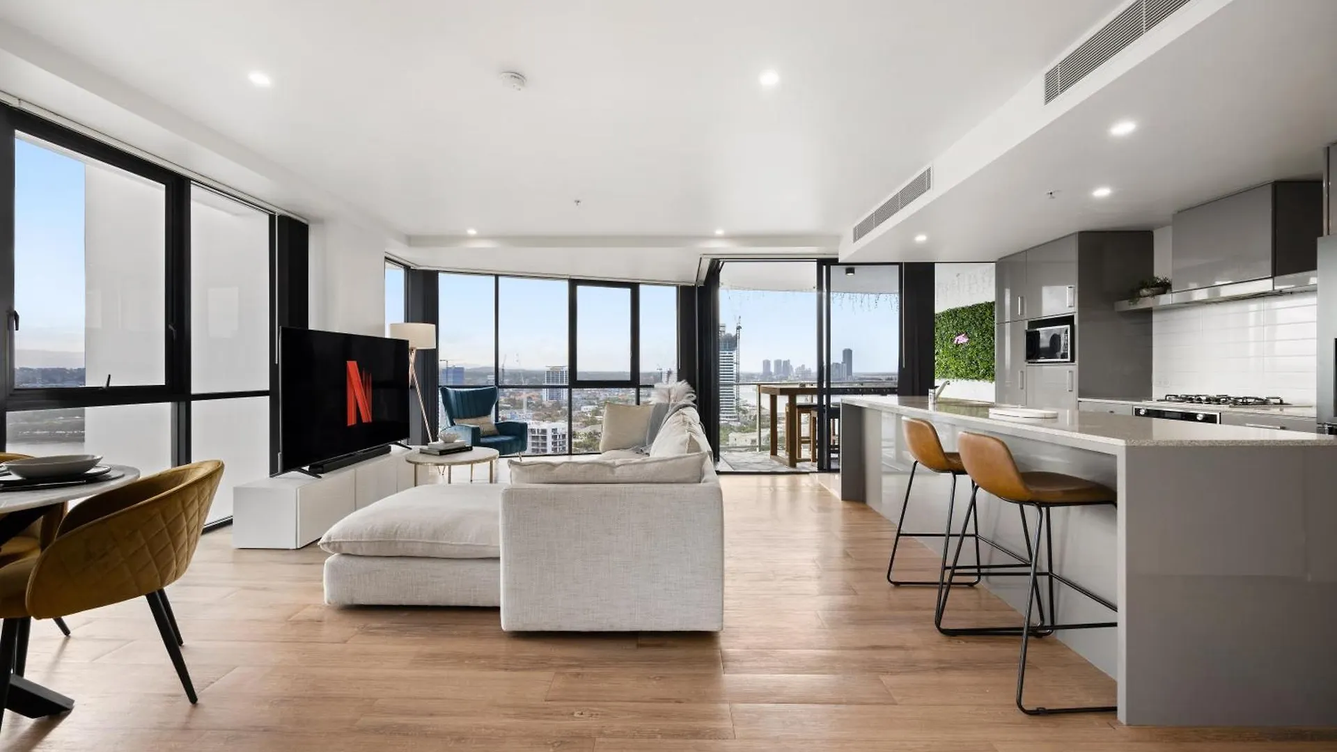 Surfers Paradise Stunning Getaway With Ocean And River Views غولد كوست